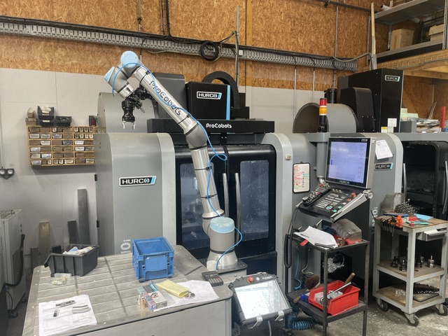 Centre HURCO VM 10 avec bras robot